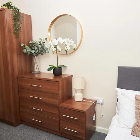 Deluxe And Cozy Two Bedroom With 1 Bathroom And Open Balcony 아파트 *