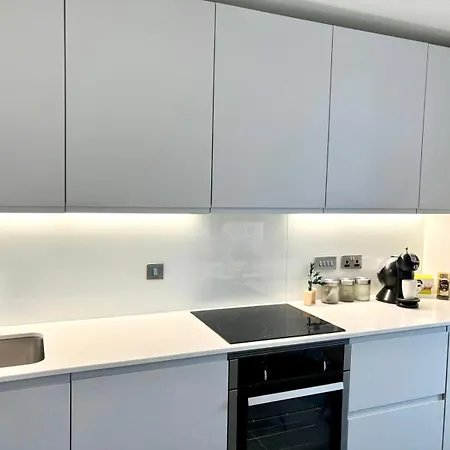 Апартаменты Heart Of Centre 2 Bed *