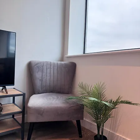 Bright And Modern Near Centre With Free Parking,wifi And Netflix Next To Old Trafford And Man United Stadium *
