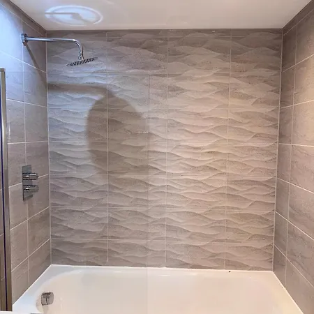 Apartment Bright And Modern Near Centre With Free Parking,wifi And Netflix Next To Old Trafford And Man United Stadium *