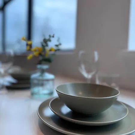 Apartment Bright And Modern Near Centre With Free Parking,wifi And Netflix Next To Old Trafford And Man United Stadium