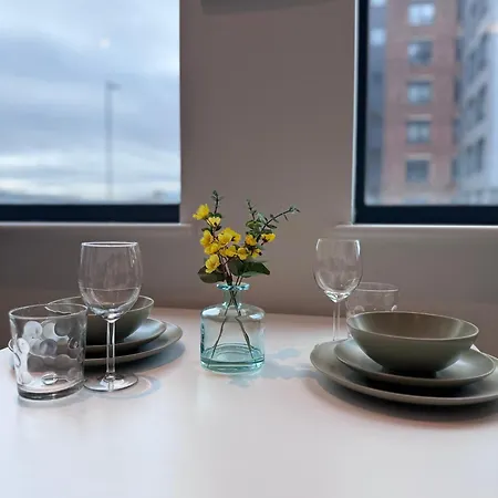 Apartment Bright And Modern Near Centre With Free Parking,wifi And Netflix Next To Old Trafford And Man United Stadium Manchester
