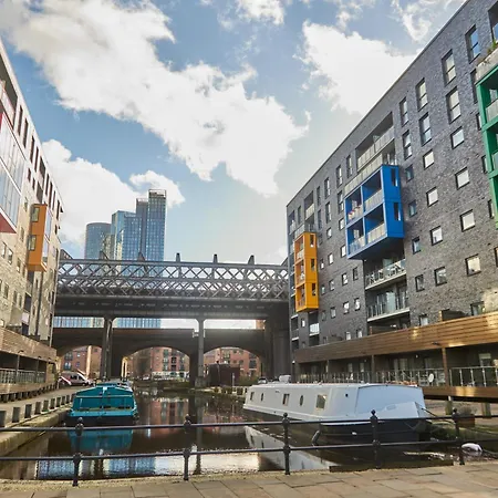 Luxury 2 Bedroom And Bathroom In With Balcony *