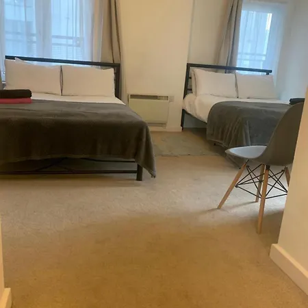 Spacious Penthouse With Parking Manchester