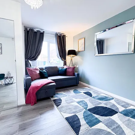 Lokfu Garden By Furnished 3 Bedroom House Free Parking Perfect For Contractors And Families Mánchester