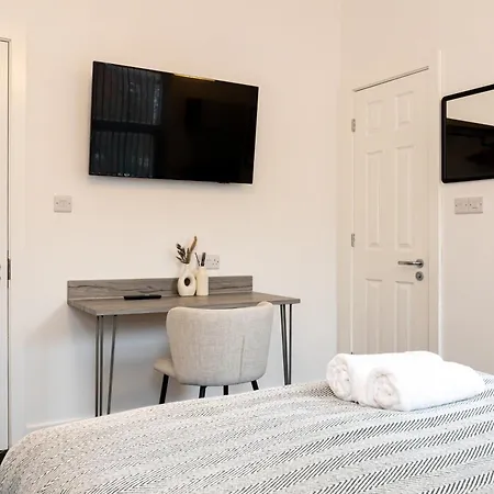 Private Ensuite With Kitchen Access By Irwell