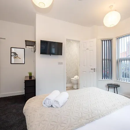 Private Ensuite With Kitchen Access By Irwell *