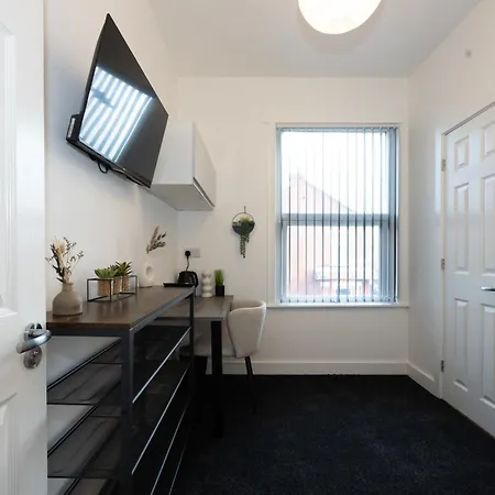 Private Ensuite With Kitchen Access By Irwell * Manchester