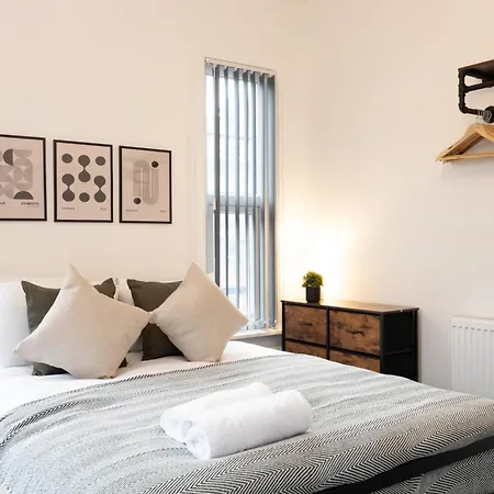 Private Ensuite With Kitchen Access By Irwell *