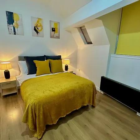 Stylish Old Trafford 2br Apartment, Free Parking, Near Stadium & Centre مانشستر