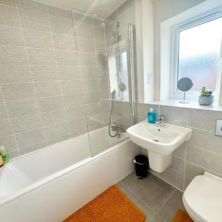 Kozyguru Coop Live 3br Hse With Parking