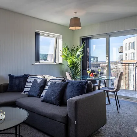 Manchester, Etihad Stadium View , Coop Live, Modern 2 Bed Apartment,