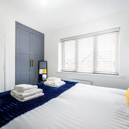 House With Garden, Sleeps 5, Centre Close, Manchester, Free Fast Wi-fi, Free Parking, 55-inch Tv, Self-check In - Contractors! Дом отдыха *