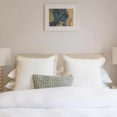 Spacious 4 Bedroom House Sleeps 8 מנצ'סטר
