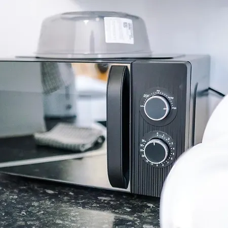 Stunning In Altrincham, Large Driveway, Sleeps 7, Perfect For Groups Mánchester