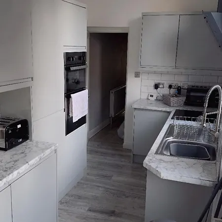 Tomelle * מנצ'סטר