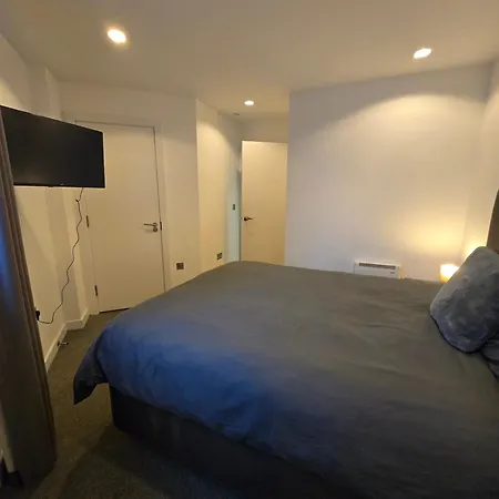 Lovely One Private Bedroom In Shared 2 Bedroom Manchester