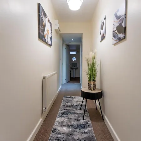 Centralized 2-bed , Free Parking & Wi-fi * Manchester