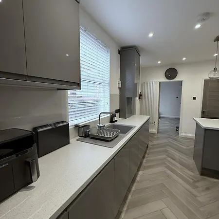 The Haven Sleeps 10 Near Centre Breakfast Hamper Included Manchester