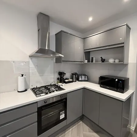 The Haven Sleeps 10 Near Centre Breakfast Hamper Included