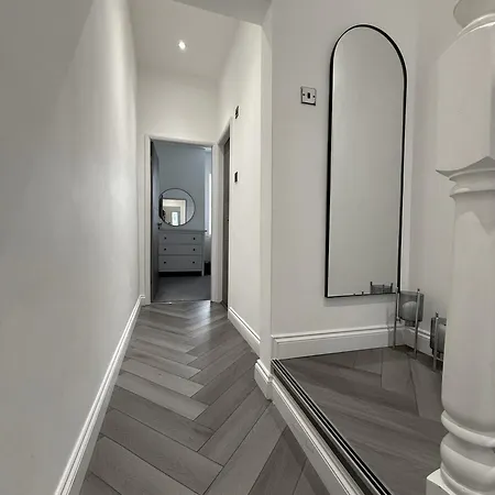 Feriehus The Haven Sleeps 10 Near Centre Breakfast Hamper Included *
