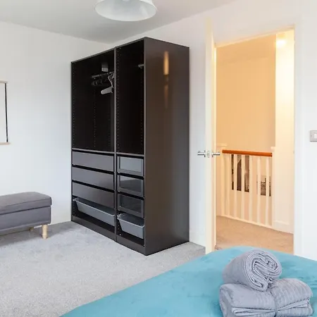 Exquisite 4 Bedroom 2 Bath Parking Etihad Stadium * Manchester