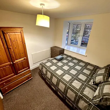 2 Bed Flat In Prime Location *