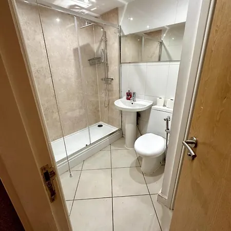 2 Bed Flat In Prime Location *