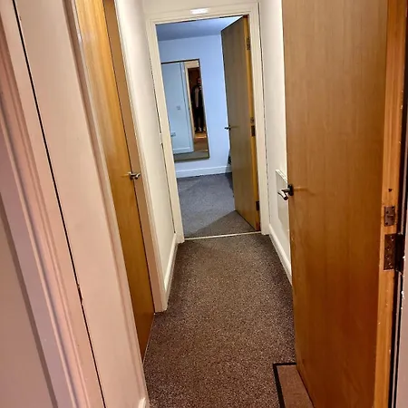 Apartment 2 Bed Flat In Prime Location *