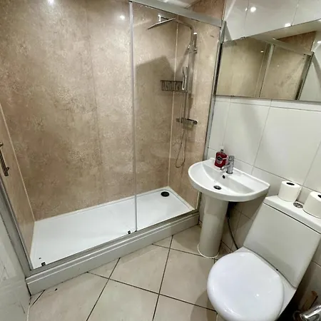 2 Bed Flat In Prime Location Apartment Manchester