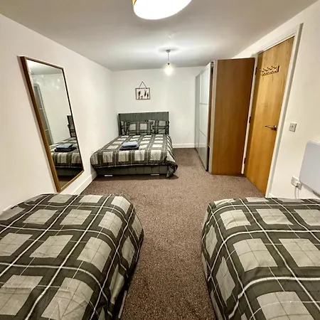 2 Bed Flat In Prime Location Apartment *