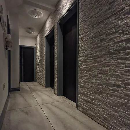Holiday home Beautiful 5 Bedroom Sleeps 12 People In Manchester