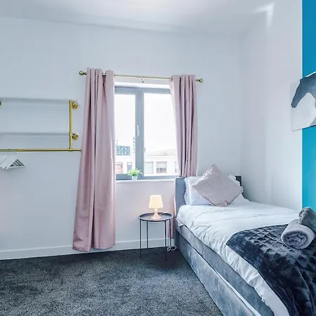 Free Parking, Sleeps 6, Stylish In Salford Quays *