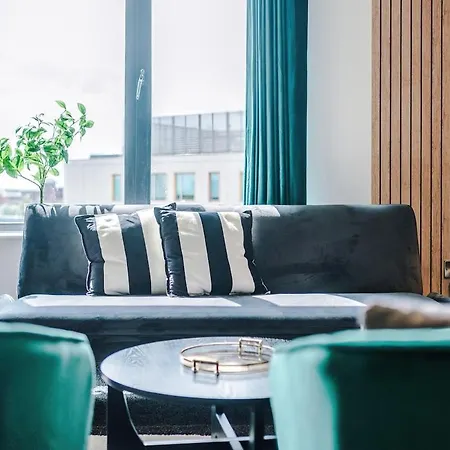 Apartment Free Parking, Sleeps 6, Stylish In Salford Quays Manchester