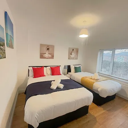 Betahouse -3br -pool Table -free Parking -spacious * Manchester