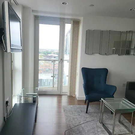 Spectacular Private Bedroom In 2 Bedroom * Manchester