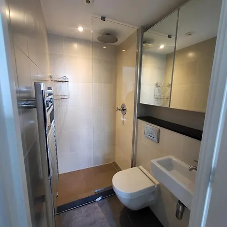 Spectacular Private Bedroom In 2 Bedroom Homestay szállás Manchester