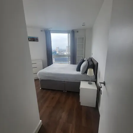 Spectacular Private Bedroom In 2 Bedroom Manchester