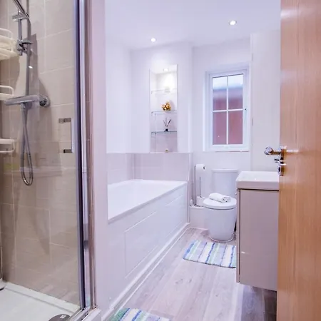 Charming 1br House In Eccles With Free Parking Ferienhaus