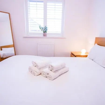 Tatil Evi Charming 1br House In Eccles With Free Parking Manchester