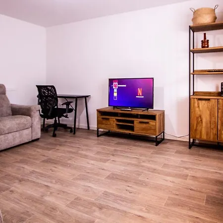 Charming 1br House In Eccles With Free Parking Tatil Evi *