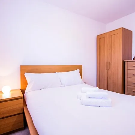 Charming 1br House In Eccles With Free Parking