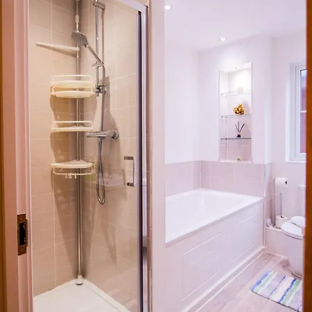 Charming 1br House In Eccles With Free Parking Ferienhaus *