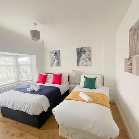 Apartment Betahouse -3br -pool Table -free Parking -spacious *