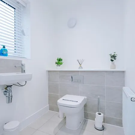 Holiday home Stylish 3-bedroom House - Brand New *