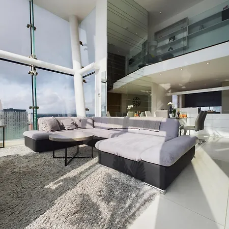 Amazing Skyline Views 3br Duplex With Free Parking * 맨체스터