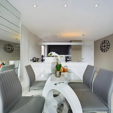 Amazing Skyline Views 3br Duplex With Free Parking 아파트