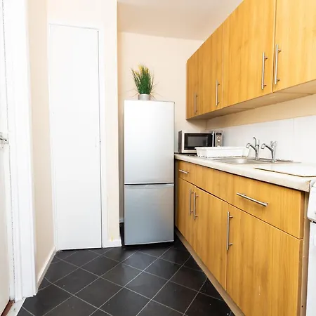 Cosy Stretford In A Prime Location マンチェスター