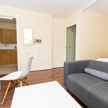 Cosy Stretford In A Prime Location *