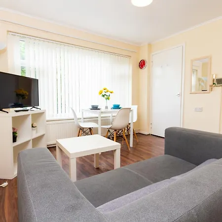 Cosy Stretford In A Prime Location